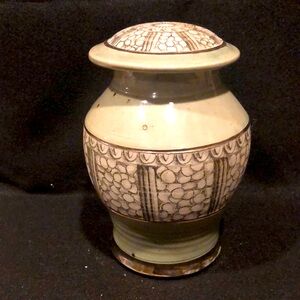 BARRY HAGE VINTAGE COLLECTIBLE URN BY ARTIST BARRY HAGE SIGNED BY ARTIST.